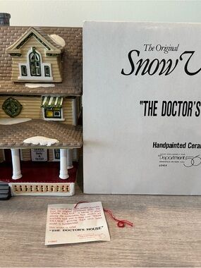 Department 56 Snow Village - The Doctor’s House #5143-8